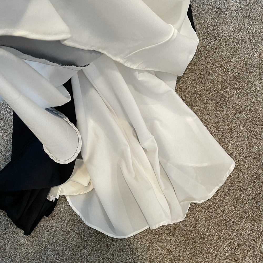 Mori Lee Beautiful Black and White evening/prom dress - Picture 7 of 9